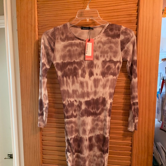 Boohoo Petite Tie Dye Mesh Ruched Bodycon Dress - Picture 3 of 3